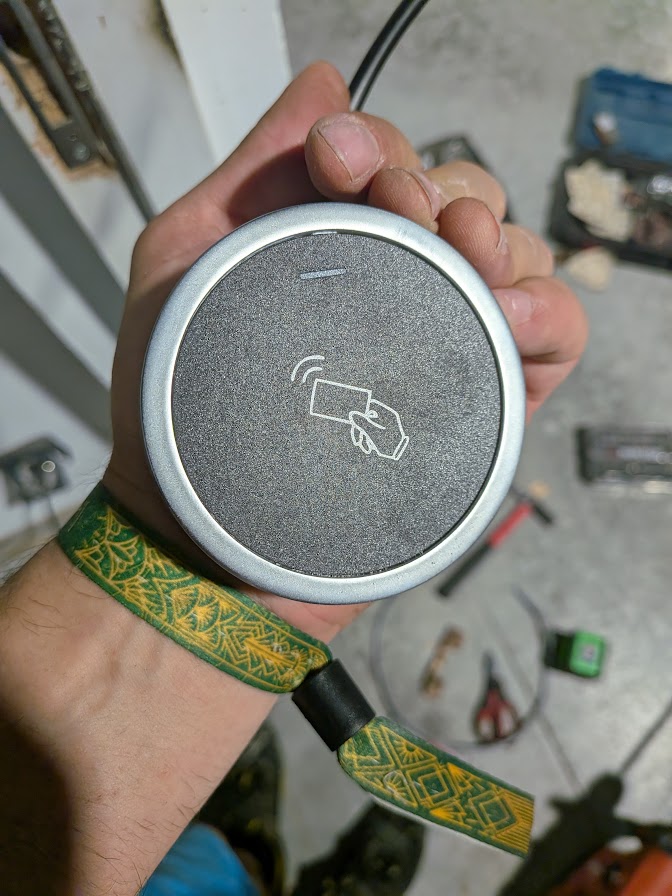 Lecteur de badge pour contrôle d'accés